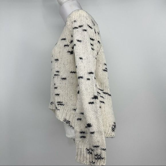 De Rigueur White & Black Speckled Hi-Lo Sweater - Picture 7 of 10